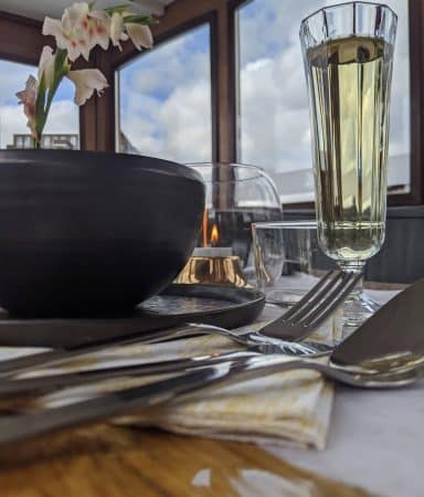 Dîner-croisière dans un restaurant local