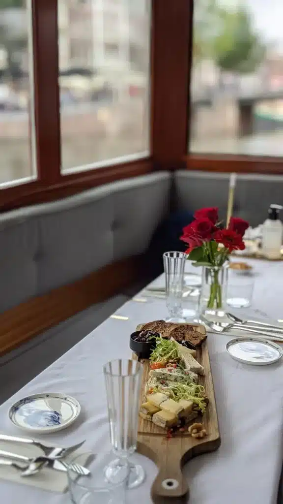 Prix d'une croisière en bateau avec petit-déjeuner à Amsterdam